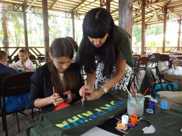 Діти волинських учасників АТО  творили «Подарунок для солдата». ФОТО
