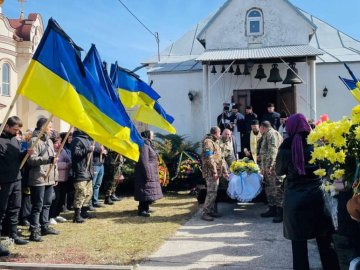 У Нововолинській громаді попрощалися з Героями