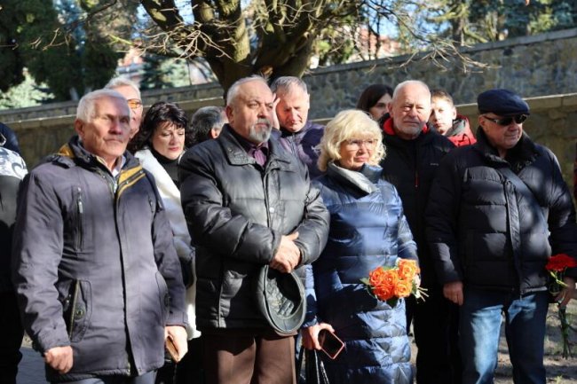 У Луцьку відкрили меморіальну дошку заслуженому журналісту України Василю Простопчуку