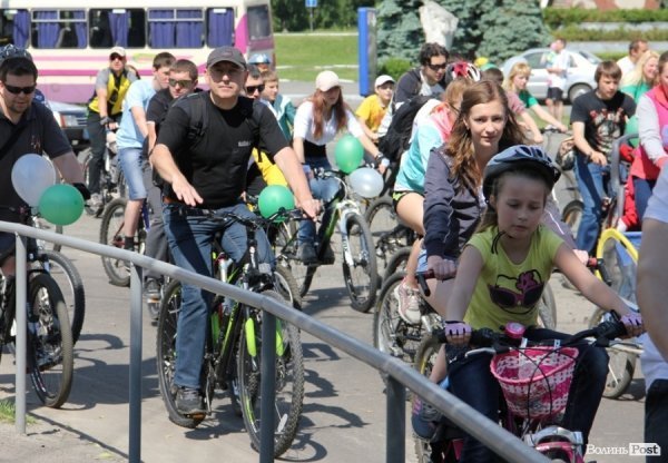 Велодень у Луцьку зібрав більше тисячі людей. ФОТО 
