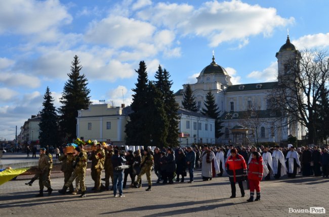 Загинув у день народження: Луцьк попрощався з воїном Віктором Лахаєм. ФОТОРЕПОРТАЖ