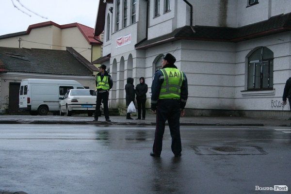 Не менше тисячі лучан зустрічали Єрусалимську плащаницю. ФОТО