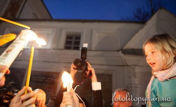 Як зустрічали Благодатний вогонь в Україні. ФОТО. ВІДЕО