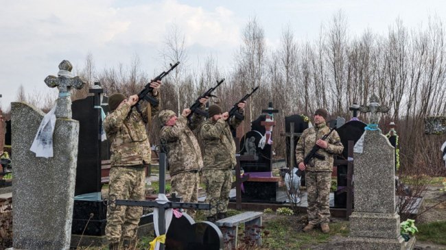 Волиняни провели в останню путь Героя Юрія Сєчного