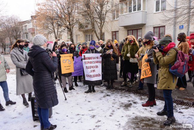У Луцьку відбувся Марш жінок проти насильства. ФОТО