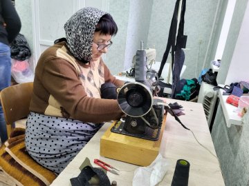У Ківерцях шиють валянки для військових на передову