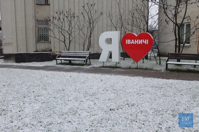 Мокрий і лапатий: на Волині - сніг. ФОТО