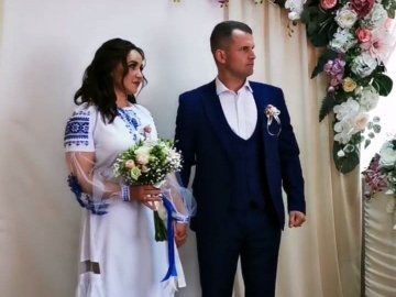 На Волині військовий одружився зі своєю коханою. ФОТО