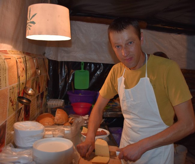 14-та бригада: показали, як зберігають їжу для бійців