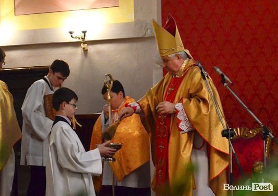 У католиків Різдво: фоторепортаж з луцького костелу Петра і Павла
