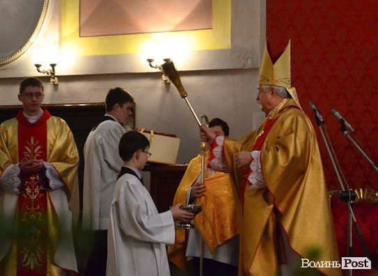 У католиків Різдво: фоторепортаж з луцького костелу Петра і Павла