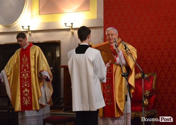 У католиків Різдво: фоторепортаж з луцького костелу Петра і Павла