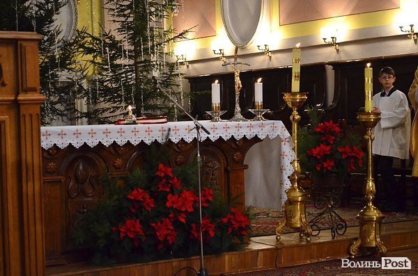У католиків Різдво: фоторепортаж з луцького костелу Петра і Павла