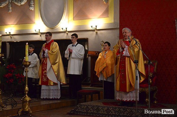 У католиків Різдво: фоторепортаж з луцького костелу Петра і Павла