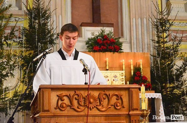 У католиків Різдво: фоторепортаж з луцького костелу Петра і Павла
