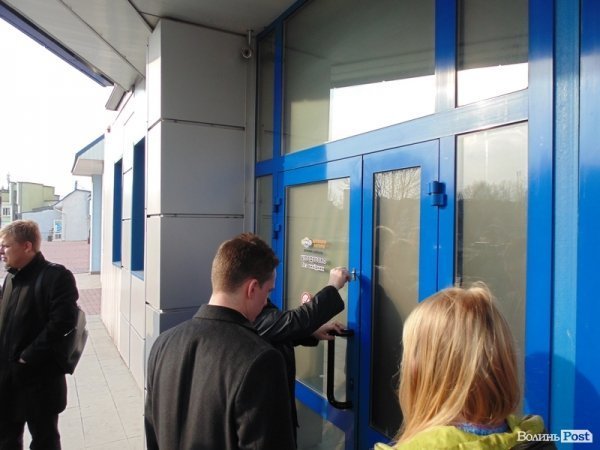 У Луцьку «Самооборона» «взяла в облогу» гральні заклади. ФОТО