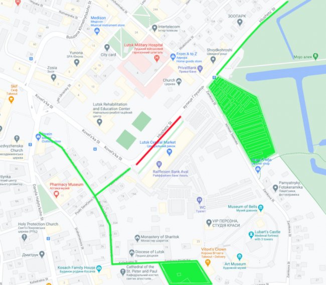 Створює затори: просять заборонити одну зі стоянок для авто біля Старого ринку