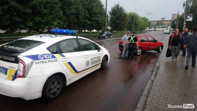 У Луцьку на пішохідному переході збили жінку. ФОТО