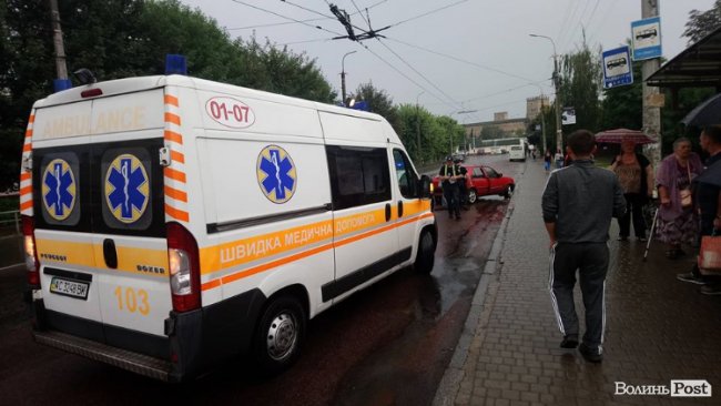 У Луцьку на пішохідному переході збили жінку. ФОТО
