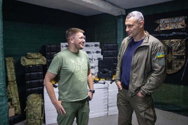 Кличко відвіз на передову бійцям 500 дронів та РЕБи від київської громади та благодійної допомоги