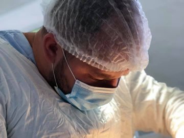 Волинські лікарі видалили жінці гігантську грижу. ФОТО