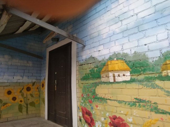 На Волині креативно прикрасили школу. ФОТО