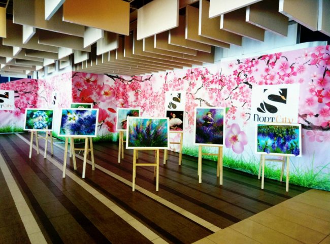 У «ПортCity» відкрили квіткову виставку. ФОТО