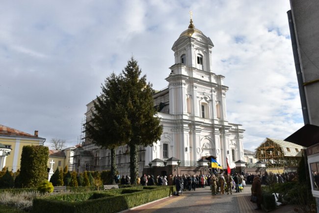 Лучани попрощалися із полеглим під Авдіївкою прикордонником