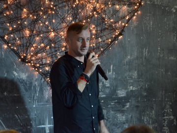 Не боятися читача і розрізняти критику: У Луцьку Жадан дав кілька порад молодим авторам 