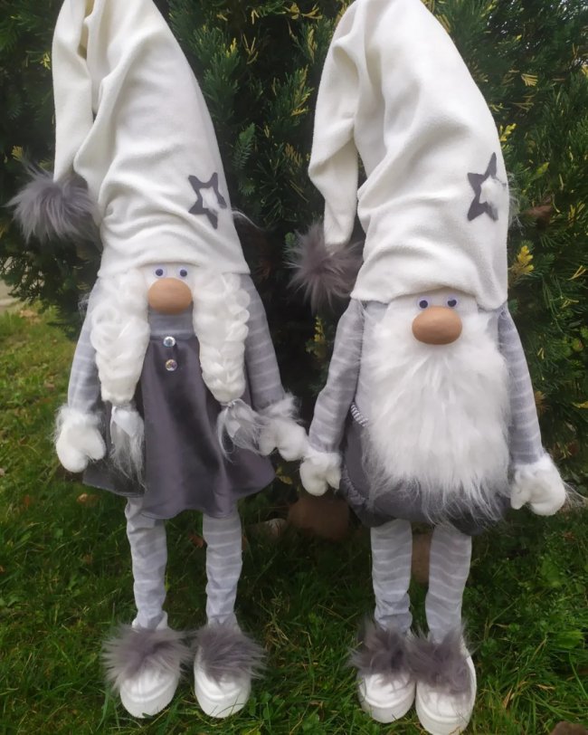 Волинянка виготовляє новорічних гномів. ФОТО