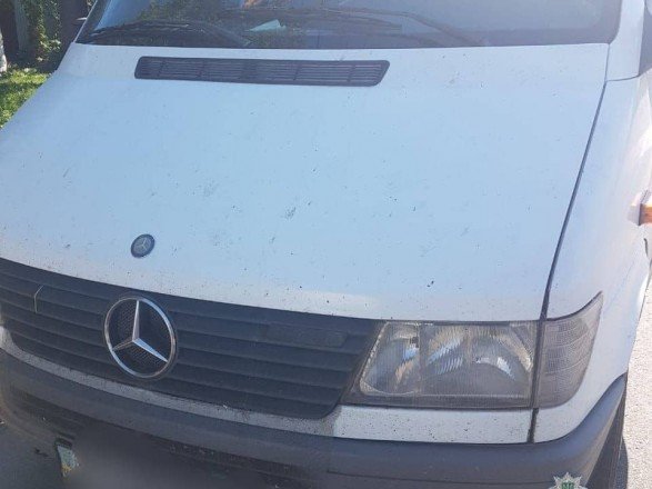 Поліцейські зняли з рейсу маршрутку, за кермом якої сидів п'яний водій. ФОТО