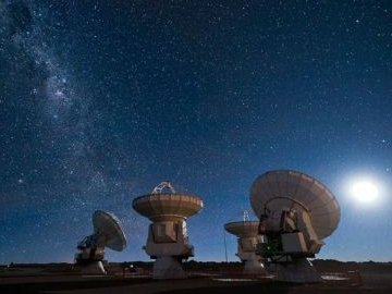 В NASA оголосили про відкриття семи планет, на яких можливе життя