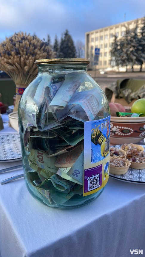 У місті на Волині накрили символічний різдвяний стіл для загиблих Героїв. ФОТО