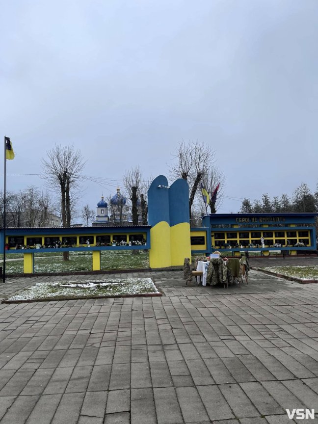 У місті на Волині накрили символічний різдвяний стіл для загиблих Героїв. ФОТО