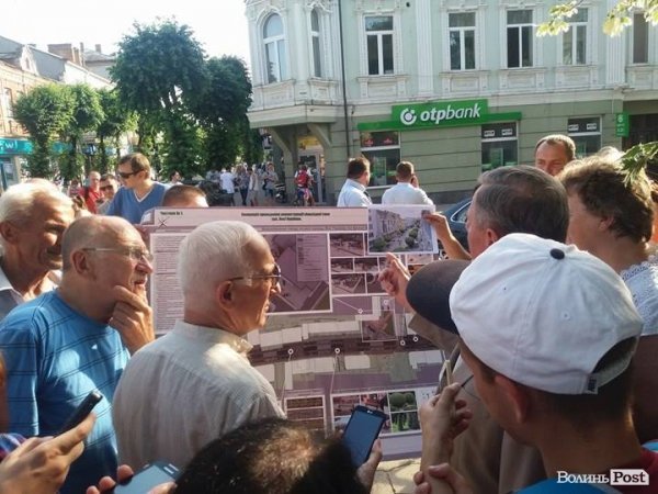 Дерева на центральній  вулиці Луцька не зрізатимуть. ФОТО. ВІДЕО