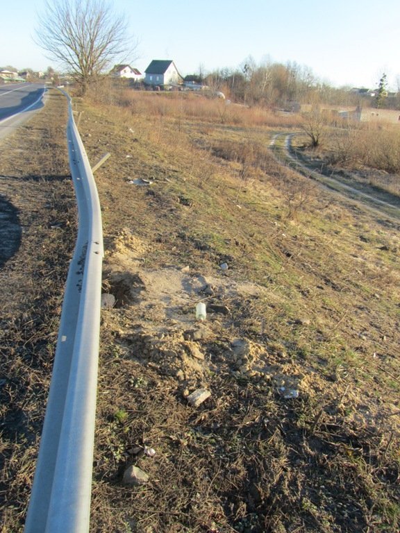 На міжнародній трасі на Волині покрали знаки 