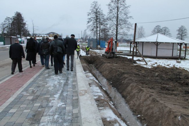 Велосипедні доріжки, освітлення і каналізація: як облагороджують туристичну перлину Волині