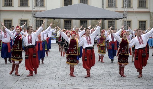 У Польщі встановили рекорд Гіннеса з танцювання українського гопака. ФОТО. ВІДЕО