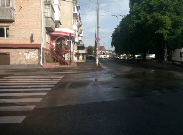 В Рівному перенесли стихійний ринок з історичної частини міста. ФОТО