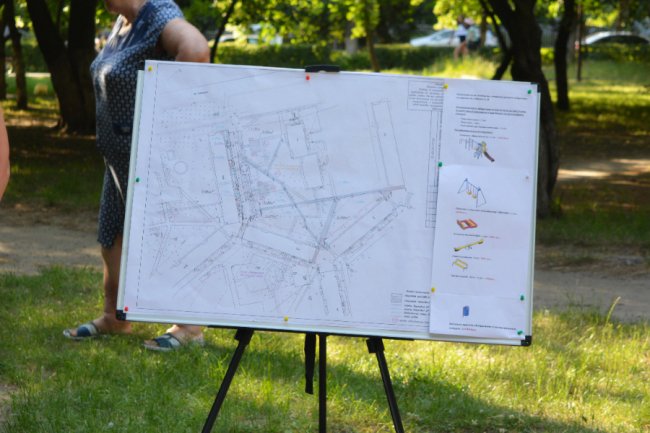 Нові паркомісця, LED-освітлення та дитячий майданчик: відремонтують один з найгірших дворів Луцька