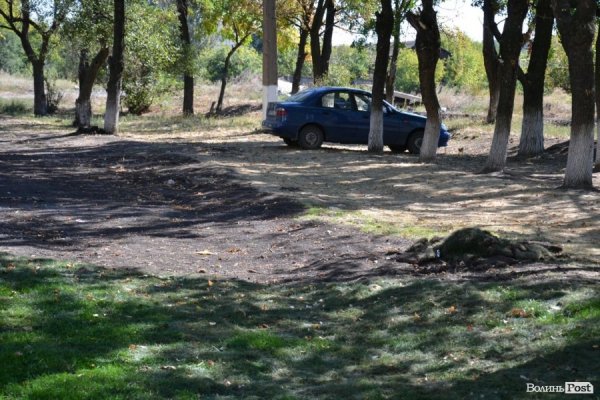 Біля школи нещодавно засипали окопи бойовиків