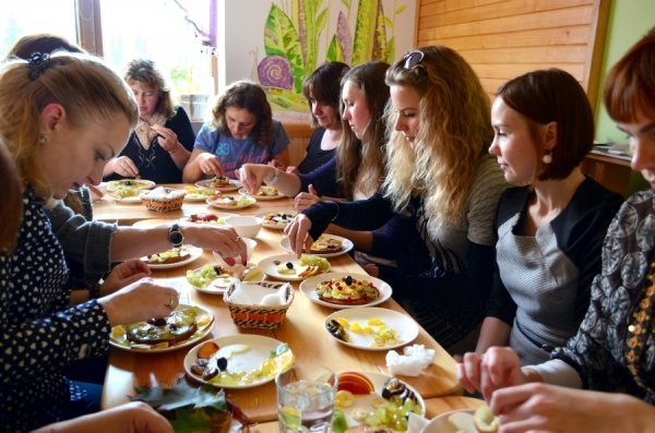 У Луцьку створювали арт-десерти з екологічно чистих продуктів. ФОТО