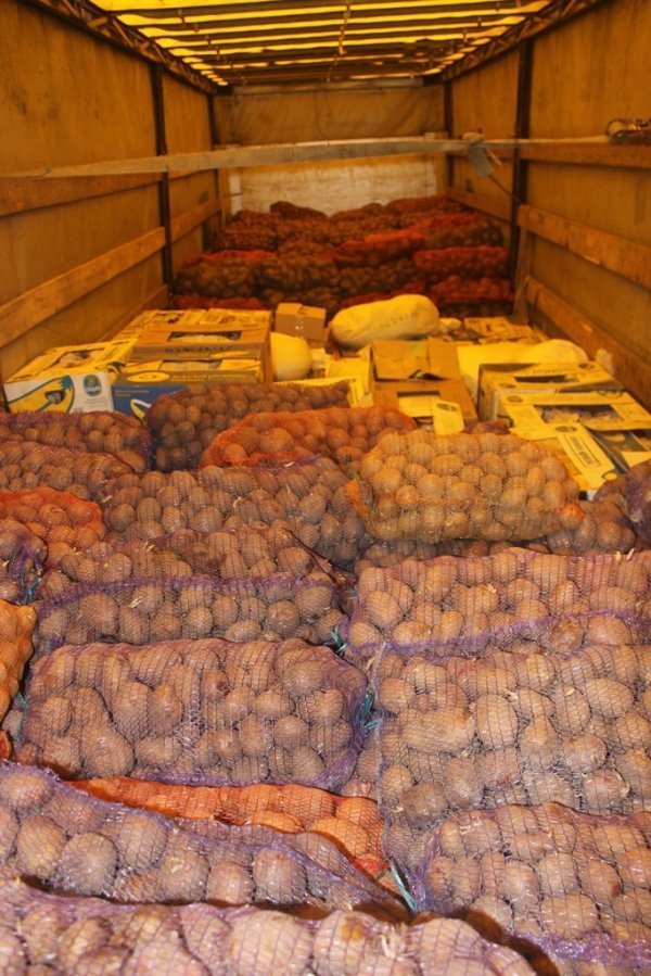 Волиняни відправили військовим Херсону вантажівку з продуктами