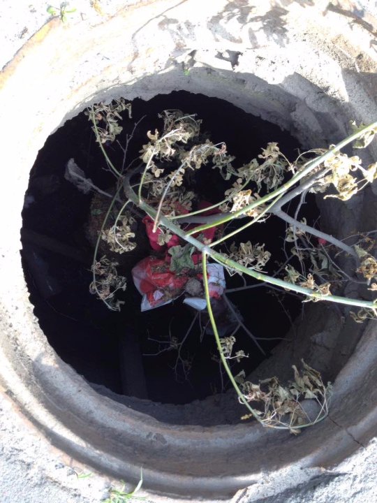 У Ківерцях два місяці не можуть закрити люк біля дитсадка