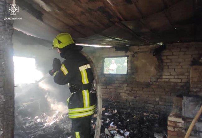 На Волині чоловік підпалив солому в тюках