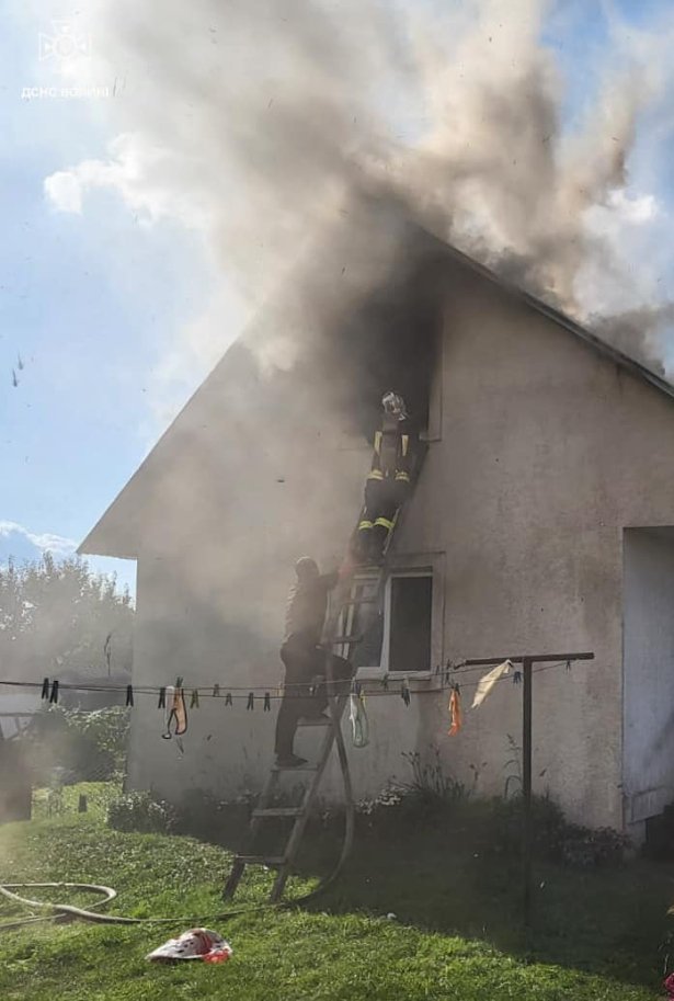 На Волині чоловік підпалив солому в тюках