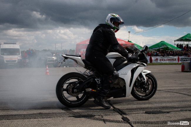 У Луцьку відбулися видовищні авто- і мотогонки. ФОТОРЕПОРТАЖ