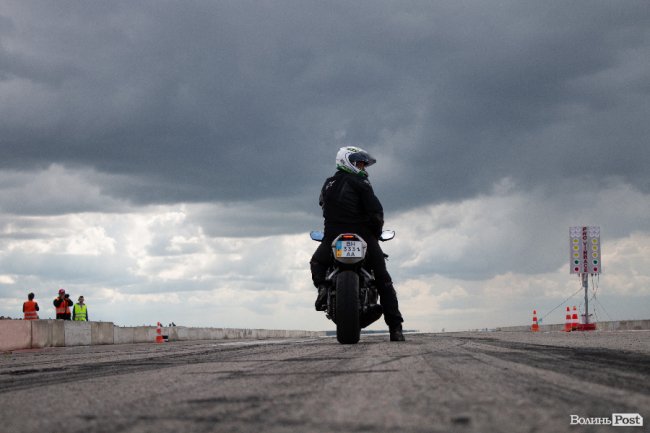 У Луцьку відбулися видовищні авто- і мотогонки. ФОТОРЕПОРТАЖ