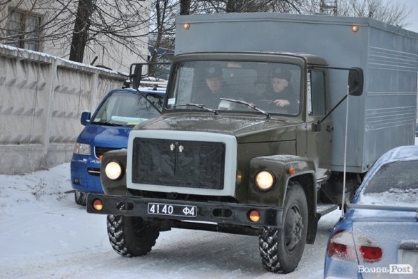 З військової частини Внутрішніх військ у Луцьку виїхав автозак. ОНОВЛЕНО