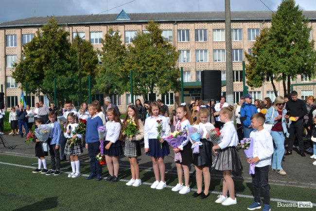 Благодійно, красиво, урочисто: як відсвяткували старт навчання у ліцеї Ковеля. ФОТО